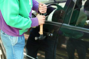 Read more about the article Car Lockout Kit vs. Professional Mobile Lockout Services