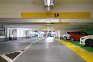 Read more about the article Navigating the Tight Squeeze: Overcoming the Challenges of Towing in Parking Garages