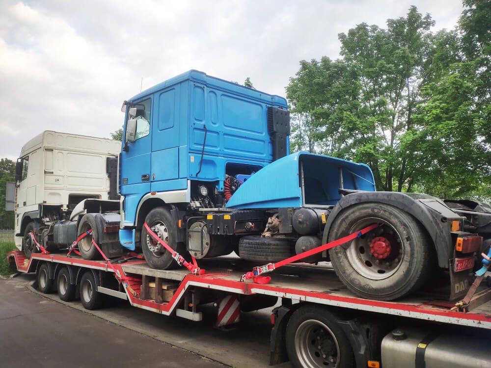 Read more about the article Specialized Equipment Used for Oversized Vehicle Transport